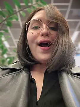 Snapshot of meow_girl chatting on March 16, 2025, 10:55 am meow girl online show from March 16, 2025, 10:55 am