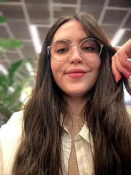 Snapshot of meow_girl chatting on September 15, 2025, 1:11 pm meow girl online show from September 15, 2025, 1:11 pm