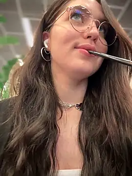 Snapshot of meow_girl chatting on September 18, 2025, 12:07 pm meow girl online show from September 18, 2025, 12:07 pm