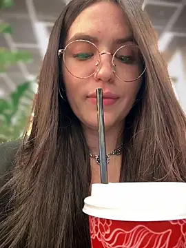 Snapshot of meow_girl chatting on September 19, 2025, 10:05 am meow girl online show from September 19, 2025, 10:05 am