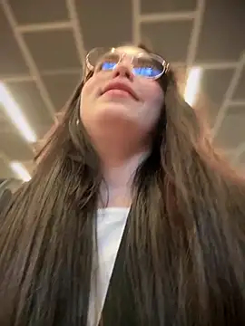 Snapshot of meow_girl chatting on September 21, 2025, 11:01 am meow girl online show from September 21, 2025, 11:01 am