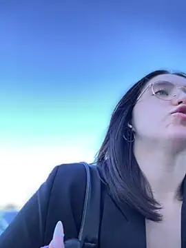 Snapshot of meow_girl chatting on September 25, 2025, 8:29 am meow girl online show from September 25, 2025, 8:29 am