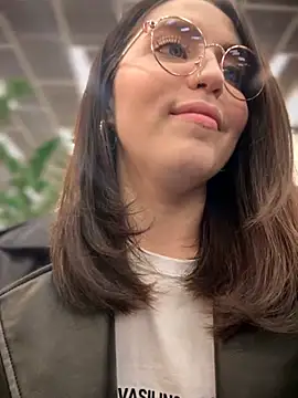 Snapshot of meow_girl chatting on October 6, 2025, 3:53 pm meow girl online show from October 6, 2025, 3:53 pm