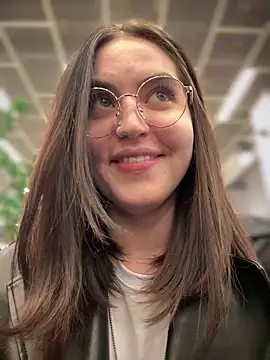 Snapshot of meow_girl chatting on October 8, 2025, 4:15 pm meow girl online show from October 8, 2025, 4:15 pm