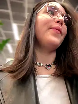 Snapshot of meow_girl chatting on October 12, 2025, 10:03 am meow girl online show from October 12, 2025, 10:03 am