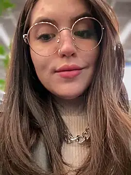 Snapshot of meow_girl chatting on October 21, 2025, 11:00 am meow girl online show from October 21, 2025, 11:00 am