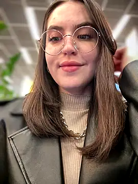 Snapshot of meow_girl chatting on October 22, 2025, 10:37 am meow girl online show from October 22, 2025, 10:37 am