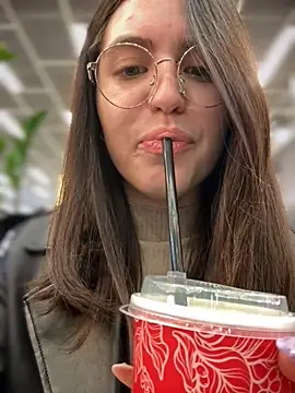 Snapshot of meow_girl chatting on October 23, 2025, 3:33 pm meow girl online show from October 23, 2025, 3:33 pm