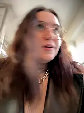 Snapshot of meow_girl chatting on October 31, 2025, 10:05 am meow girl online show from October 31, 2025, 10:05 am