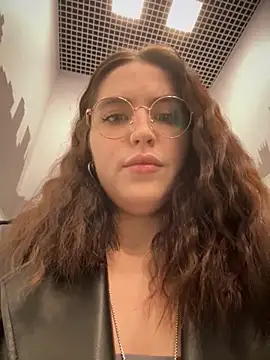 Snapshot of meow_girl chatting on November 2, 2025, 9:00 am meow girl online show from November 2, 2025, 9:00 am