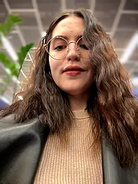 Snapshot of meow_girl chatting on November 3, 2025, 11:11 am meow girl online show from November 3, 2025, 11:11 am