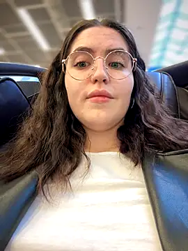 Snapshot of meow_girl chatting on November 14, 2025, 8:13 am meow girl online show from November 14, 2025, 8:13 am