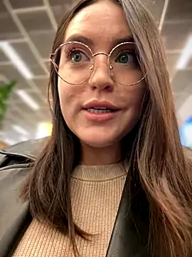 Snapshot of meow_girl chatting on November 18, 2025, 8:08 am meow girl online show from November 18, 2025, 8:08 am