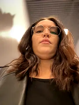 Snapshot of meow_girl chatting on November 19, 2025, 8:03 am meow girl online show from November 19, 2025, 8:03 am