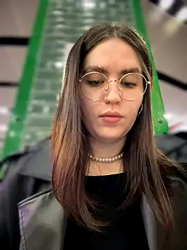 Snapshot of meow_girl chatting on December 5, 2025, 9:18 am meow girl online show from December 5, 2025, 9:18 am