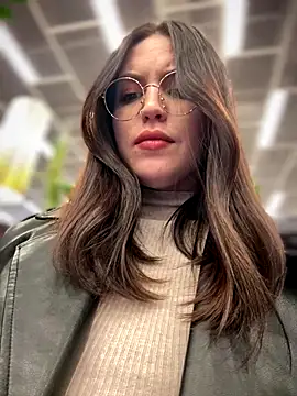 Snapshot of meow_girl chatting on December 14, 2025, 5:07 pm meow girl online show from December 14, 2025, 5:07 pm