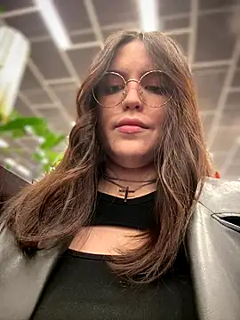 Snapshot of meow_girl chatting on December 16, 2025, 9:58 am meow girl online show from December 16, 2025, 9:58 am