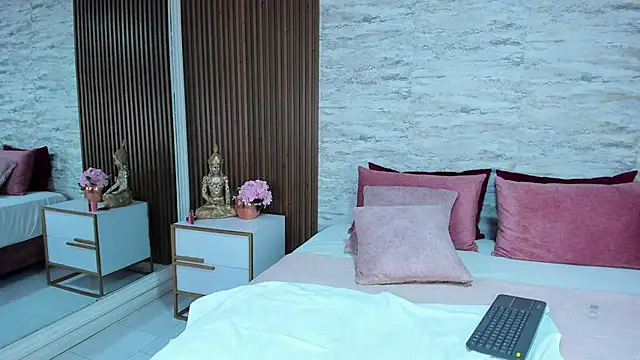 MadisonHunter2024 online show from January 17, 2025, 10:34 pm