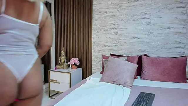 MadisonHunter2024 online show from January 22, 2025, 10:59 pm