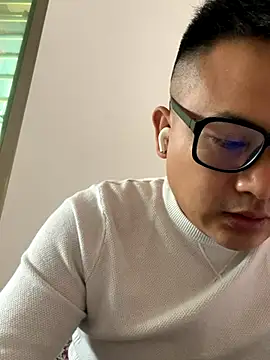 lixiaoshuai8 online show from December 2, 2025, 4:18 am