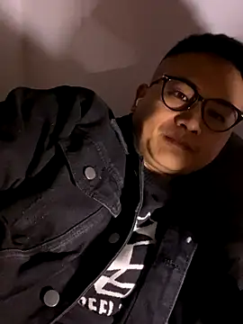 lixiaoshuai8 online show from December 15, 2025, 6:39 am