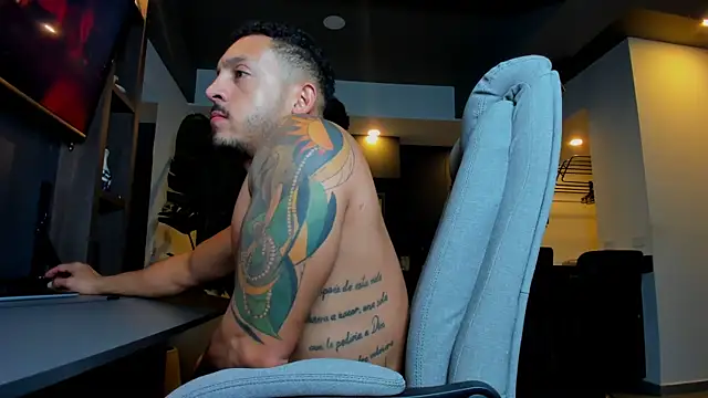 Maximo Marcelo online show from April 15, 2026, 12:39 am