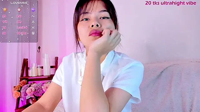 Snapshot of moonlight8_ chatting on January 5, 2025, 8:32 am moonlight8 online show from January 5, 2025, 8:32 am