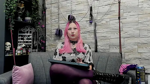 Snapshot of CruelMistress chatting on February 7, 2025, 11:24 pm CruelMistress online show from February 7, 2025, 11:24 pm
