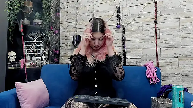 Snapshot of CruelMistress chatting on March 12, 2025, 7:06 pm CruelMistress online show from March 12, 2025, 7:06 pm