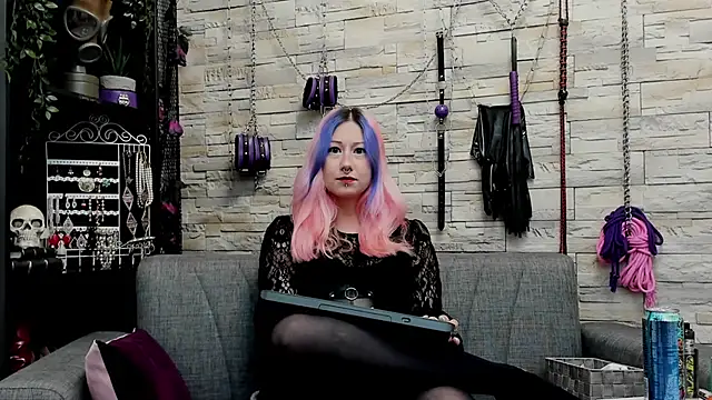 CruelMistress online show from November 7, 2025, 2:06 pm