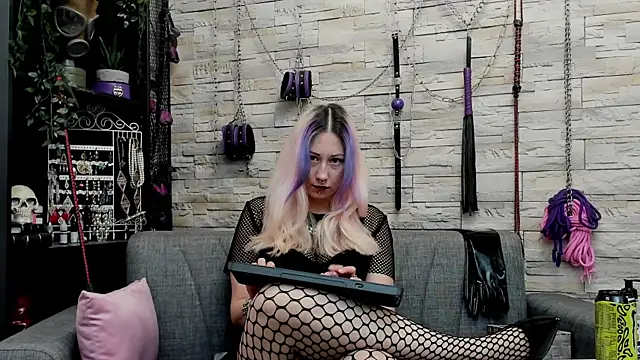 CruelMistress online show from December 4, 2025, 12:20 am