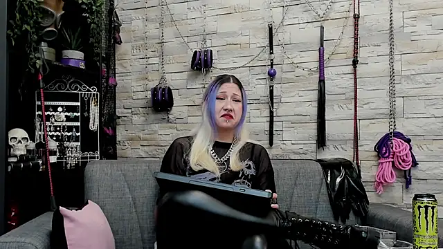 Snapshot of CruelMistress chatting on January 7, 2026, 1:19 am CruelMistress online show from January 7, 2026, 1:19 am