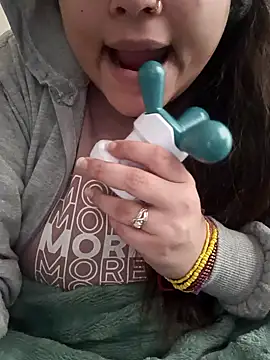 Snapshot of rituu07 chatting on December 23, 2024, 5:17 am rituu07 online show from December 23, 2024, 5:17 am