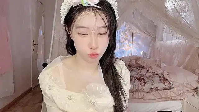 Snapshot of JennieKim_RoseannePark chatting on December 13, 2024, 3:54 pm JennieKim RoseannePark online show from December 13, 2024, 3:54 pm