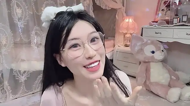 Snapshot of JennieKim_RoseannePark chatting on December 19, 2024, 2:24 pm JennieKim RoseannePark online show from December 19, 2024, 2:24 pm