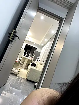 xyebobs online show from October 28, 2025, 12:52 pm