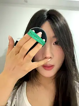 xyebobs online show from November 17, 2025, 4:46 pm