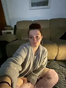 Snapshot of Stoner_BarbieXX chatting on March 12, 2025, 11:01 pm Stoner BarbieXX online show from March 12, 2025, 11:01 pm