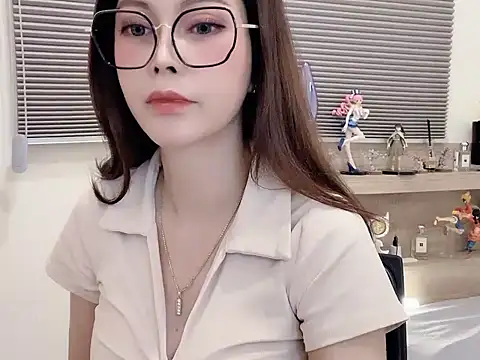 Zozo qq online show from November 1, 2025, 1:46 pm