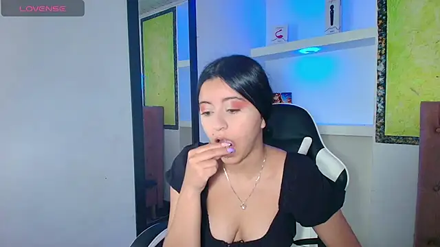 Snapshot of zoe_connor19 chatting on November 18, 2025, 7:29 pm zoe connor19 online show from November 18, 2025, 7:29 pm