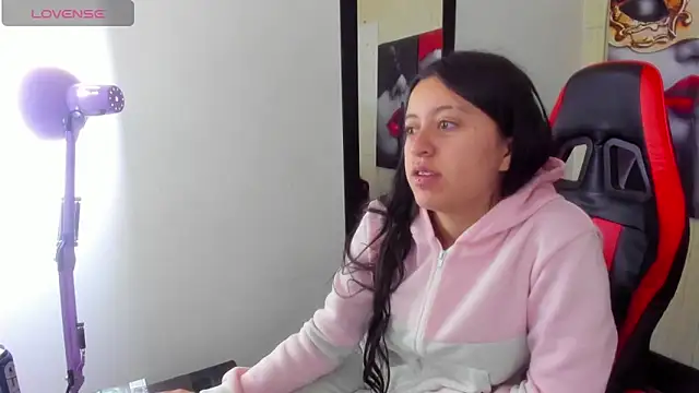 Snapshot of zoe_connor19 chatting on December 3, 2025, 7:45 pm zoe connor19 online show from December 3, 2025, 7:45 pm