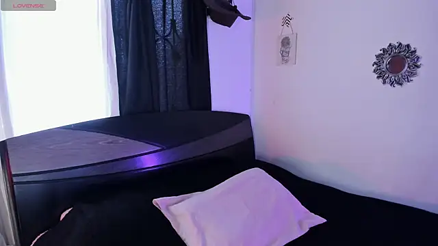 anhiahoney02 online show from October 12, 2025, 2:38 pm