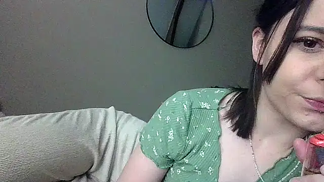 Petite moi online show from March 25, 2026, 12:44 pm