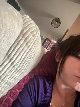 Petite moi online show from May 11, 2026, 10:43 am