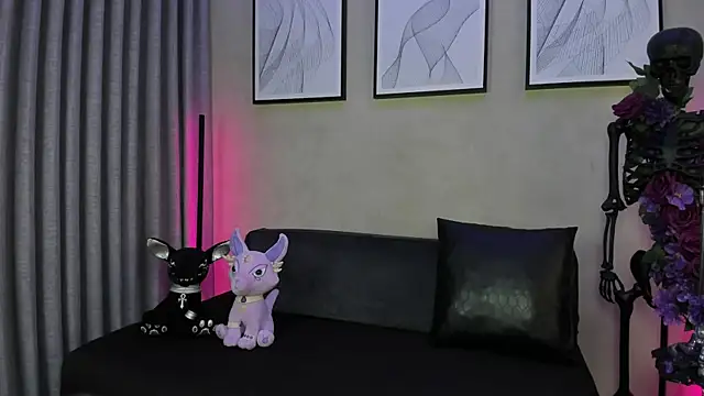 Morgan Hilll  online show from October 19, 2025, 11:55 am