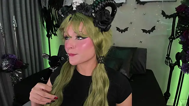 Morgan Hilll  online show from October 20, 2025, 12:16 pm