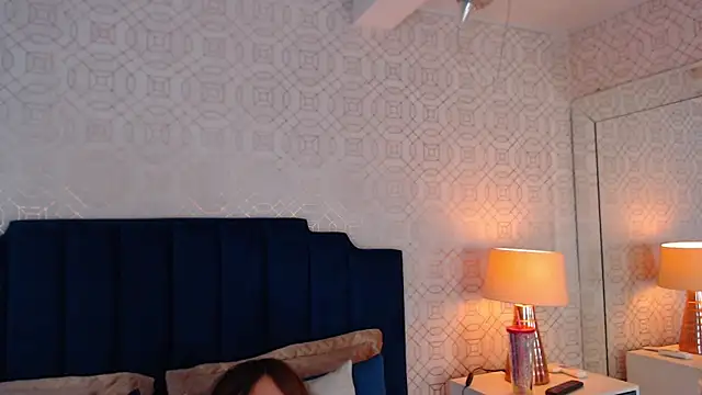 AdeleAndersonn online show from December 17, 2025, 4:57 pm