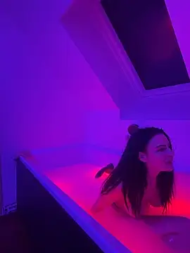 lenalux online show from November 30, 2025, 4:22 pm