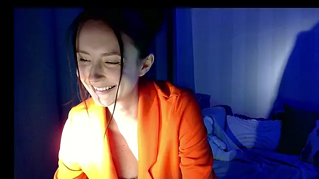 LilyXSky online show from December 3, 2024, 12:49 pm