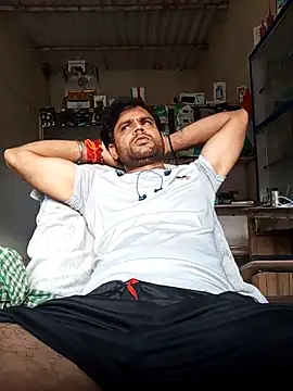 Snapshot of Priynkarani chatting on January 17, 2026, 11:59 am Priynkarani online show from January 17, 2026, 11:59 am